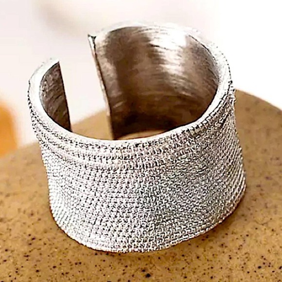 STERLING SILVER PLATED IRREGULAR TEXTURE RING - Picture 4 of 11